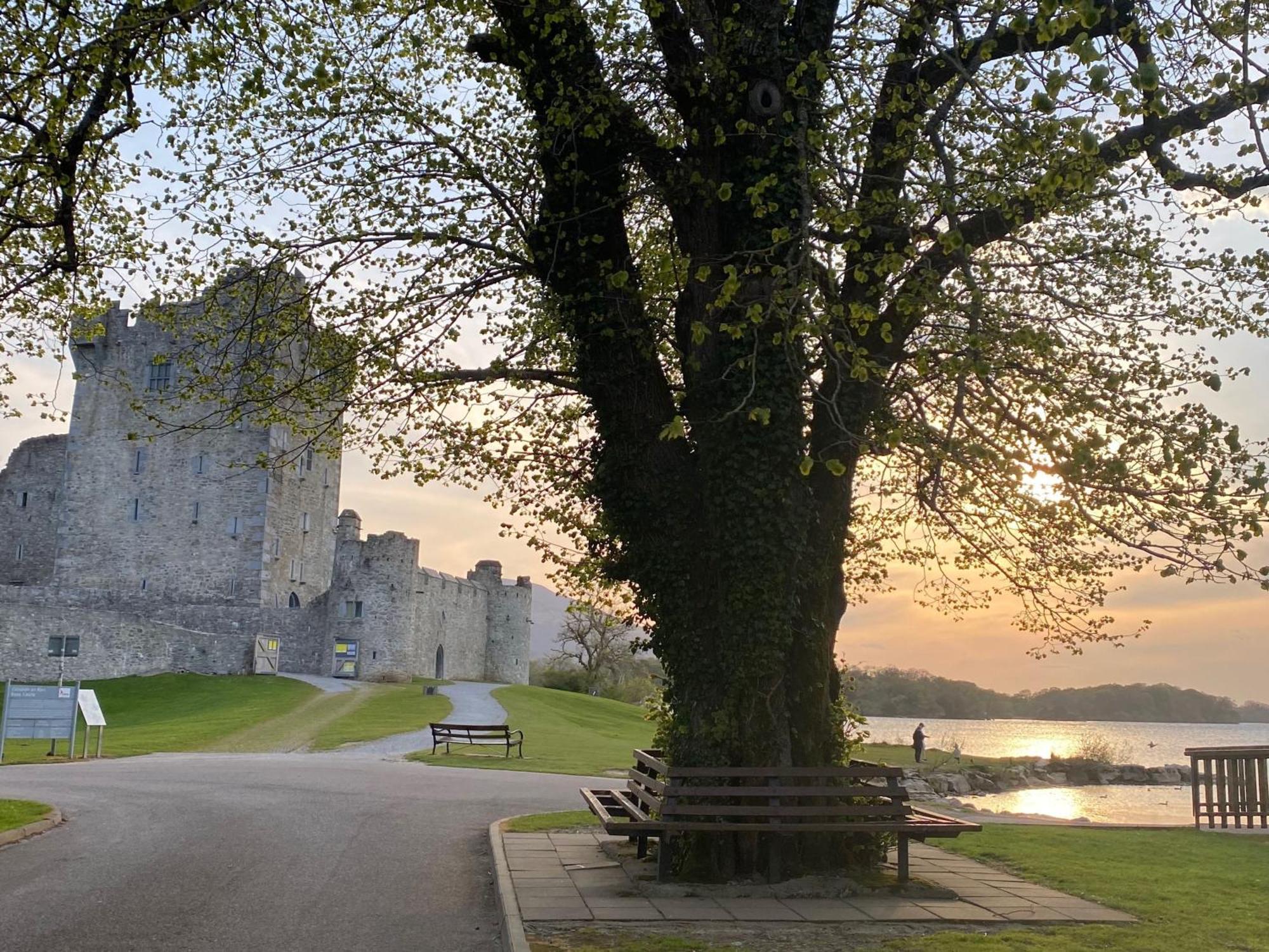 Killarney Court Hotel Bagian luar foto